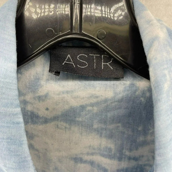 ASTR Tank Womens S Blue Bleach Detail Spikes Studs Split Back Hi-Low Soft Denim - Picture 9 of 11